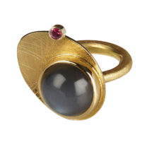 Gold ring with moonstone and ruby