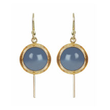 Gold earrings with moonstone
