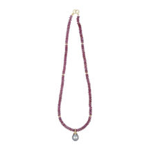 Gold necklace with ruby and tahitian pearl